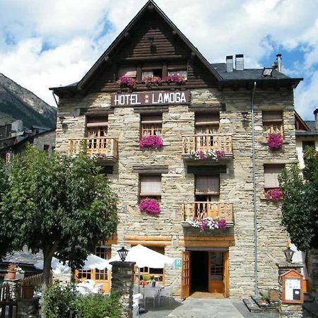 Hotel Lamoga Llavorsi Bagian luar foto