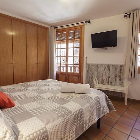 Hotel Lamoga Llavorsi Bagian luar foto