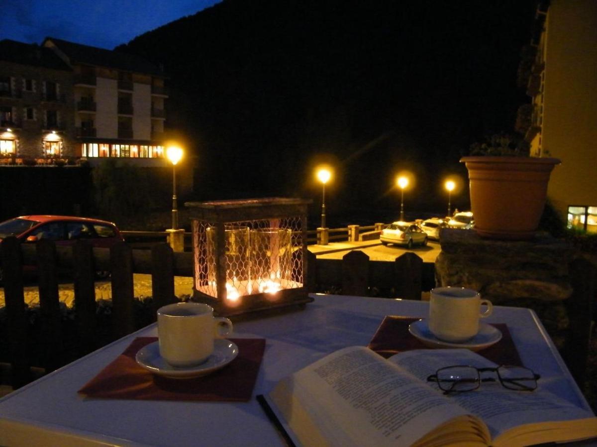 Hotel Lamoga Llavorsi Bagian luar foto