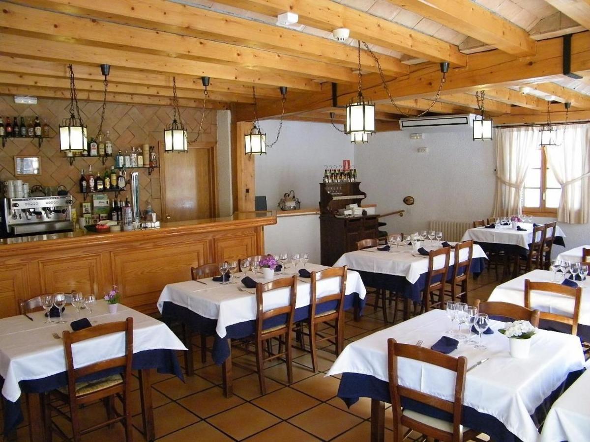 Hotel Lamoga Llavorsi Bagian luar foto