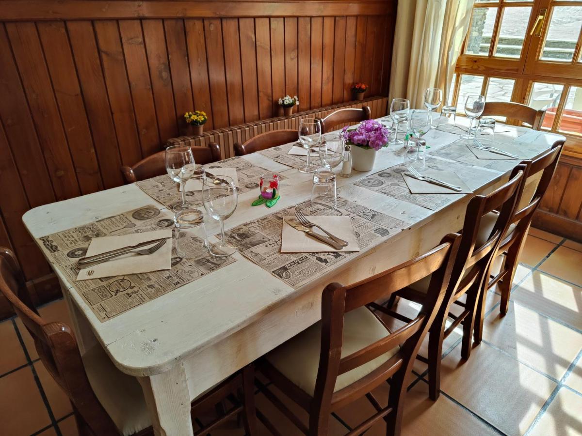 Hotel Lamoga Llavorsi Bagian luar foto