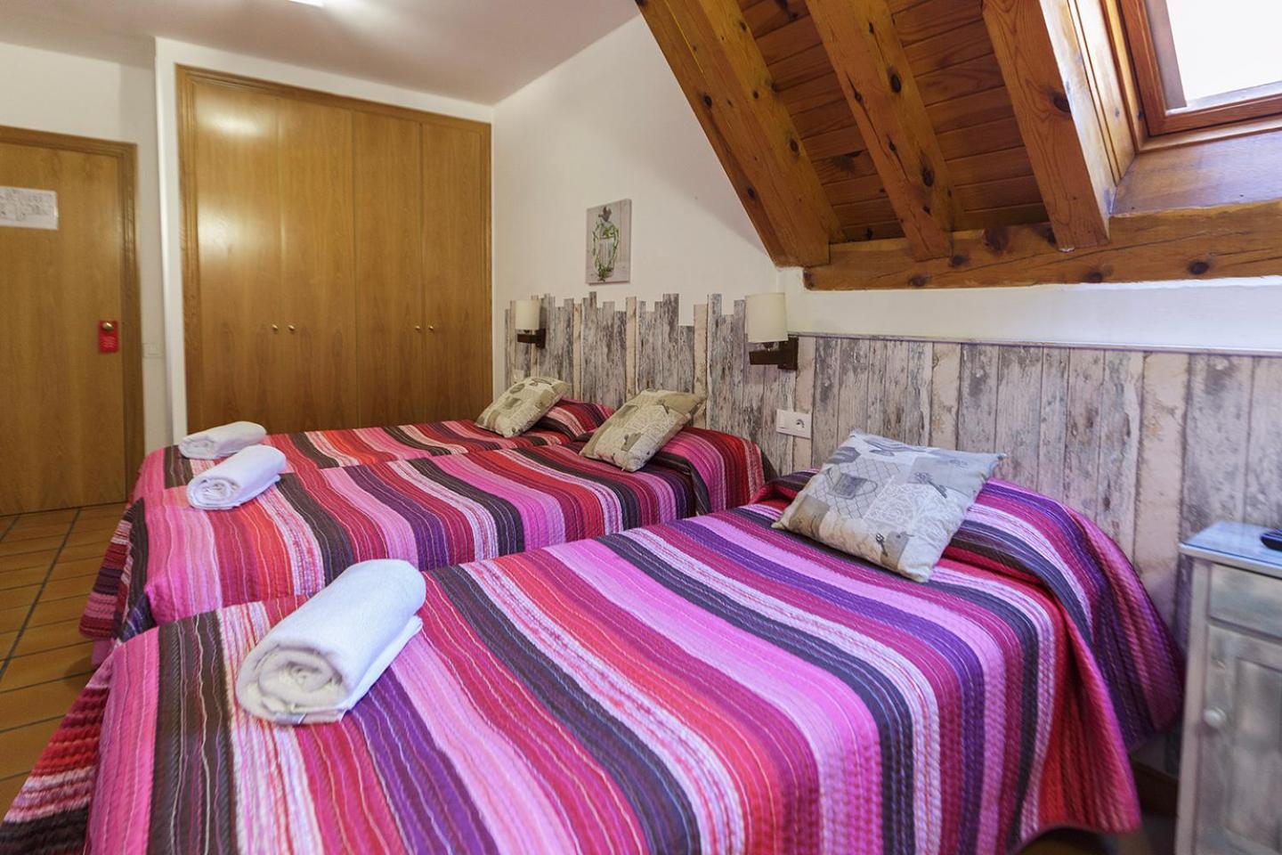 Hotel Lamoga Llavorsi Bagian luar foto