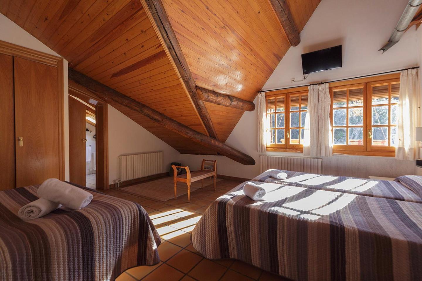 Hotel Lamoga Llavorsi Bagian luar foto