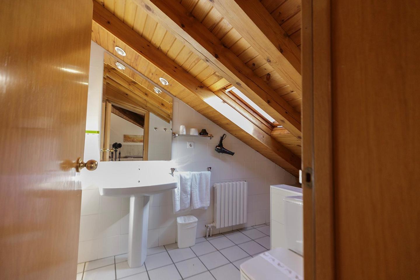Hotel Lamoga Llavorsi Bagian luar foto