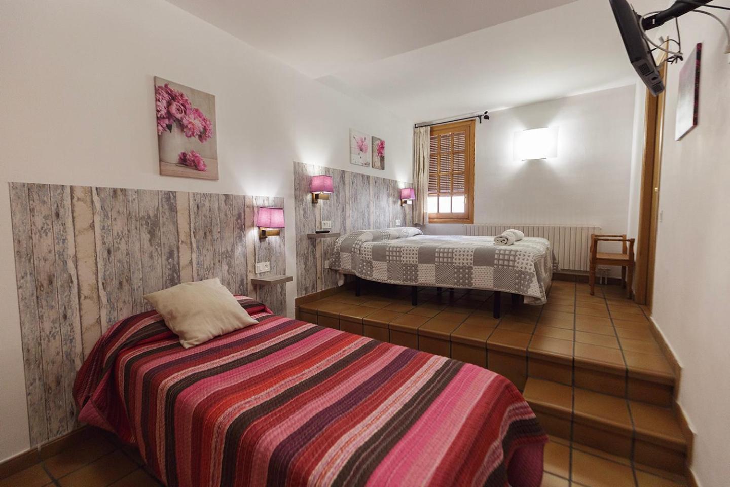 Hotel Lamoga Llavorsi Bagian luar foto