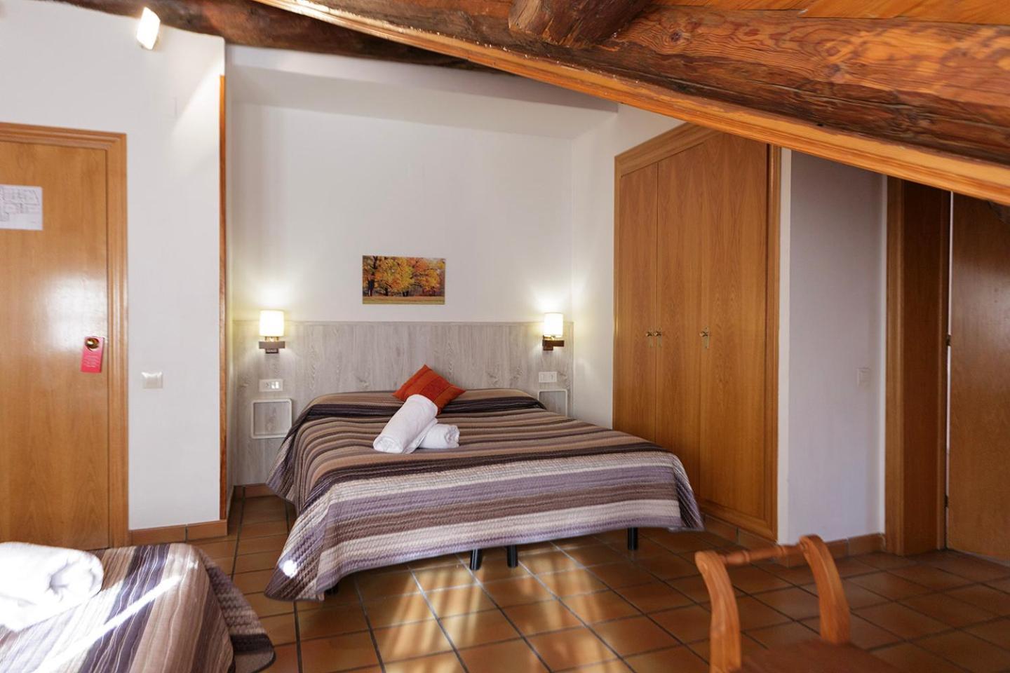 Hotel Lamoga Llavorsi Bagian luar foto
