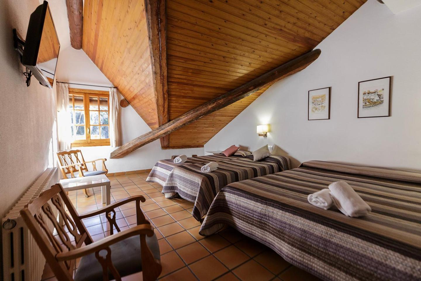 Hotel Lamoga Llavorsi Bagian luar foto