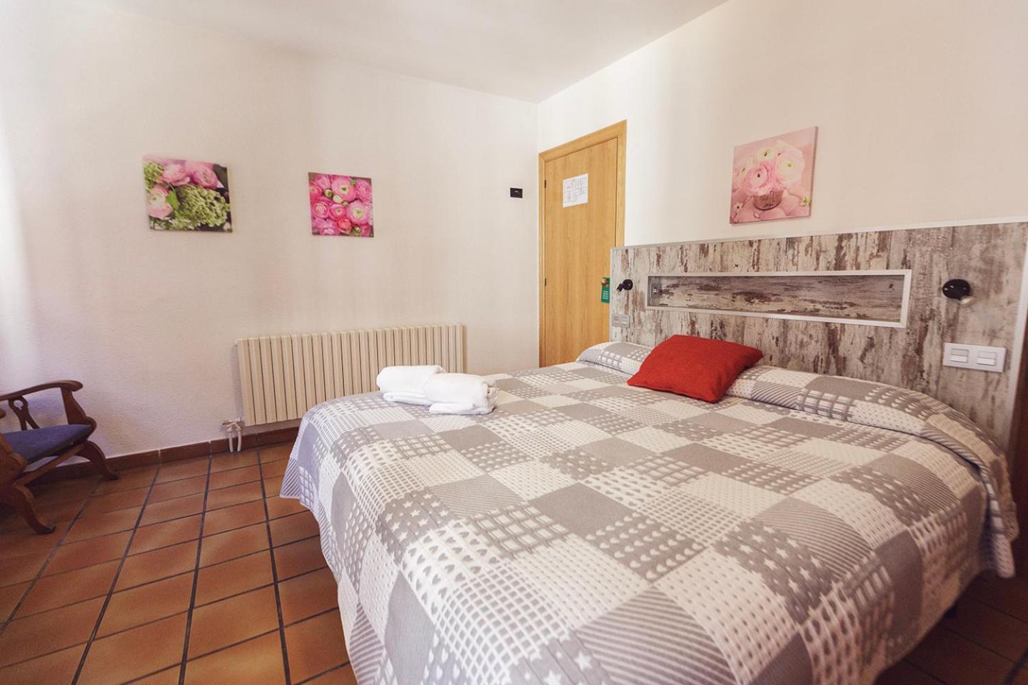 Hotel Lamoga Llavorsi Bagian luar foto