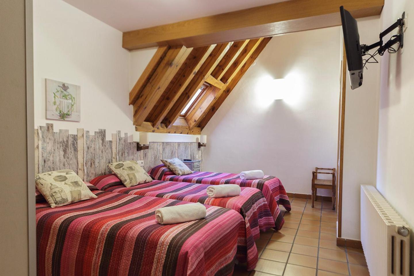 Hotel Lamoga Llavorsi Bagian luar foto
