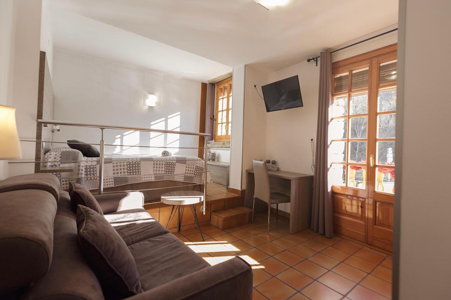 Hotel Lamoga Llavorsi Bagian luar foto