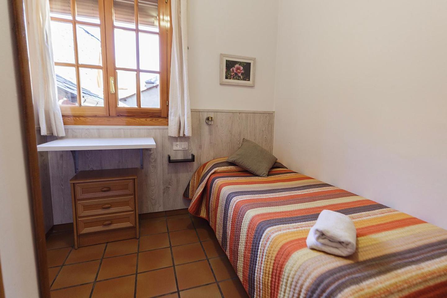 Hotel Lamoga Llavorsi Bagian luar foto